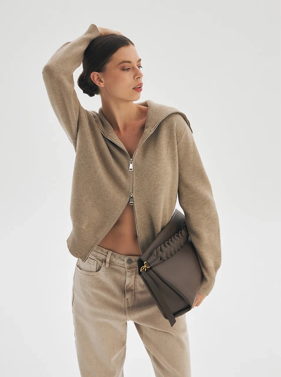 Девушка с сумкой